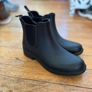 Madewell Chelsea rain boots in black